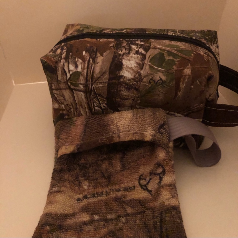Mans travel bag set, travel bag and soap pouch set